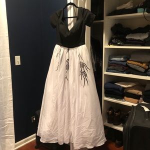 Replica Grace Kelly Black And White Cap Sleeves Embroidery Dress in Rear Window